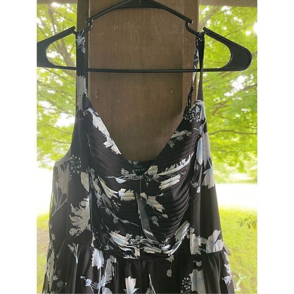 Torrid Black & Blue Floral Maxi Chiffon Pleated Dress Sz 00 M/L 10 - Picture 2 of 10